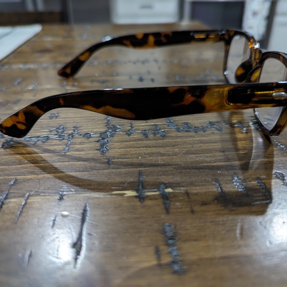 Peeper's +2.00 reading glasses